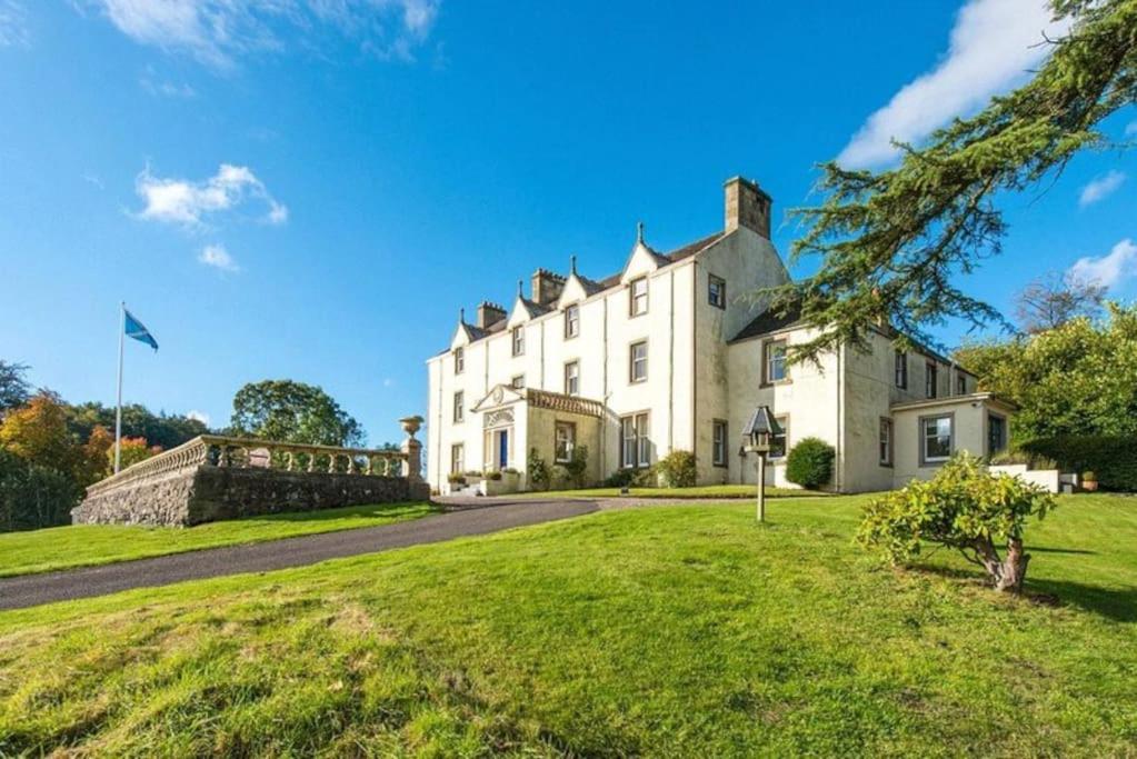 Carphin House near St Andrews - Sleeps 18 - Chambres d’hôtes Fyvie