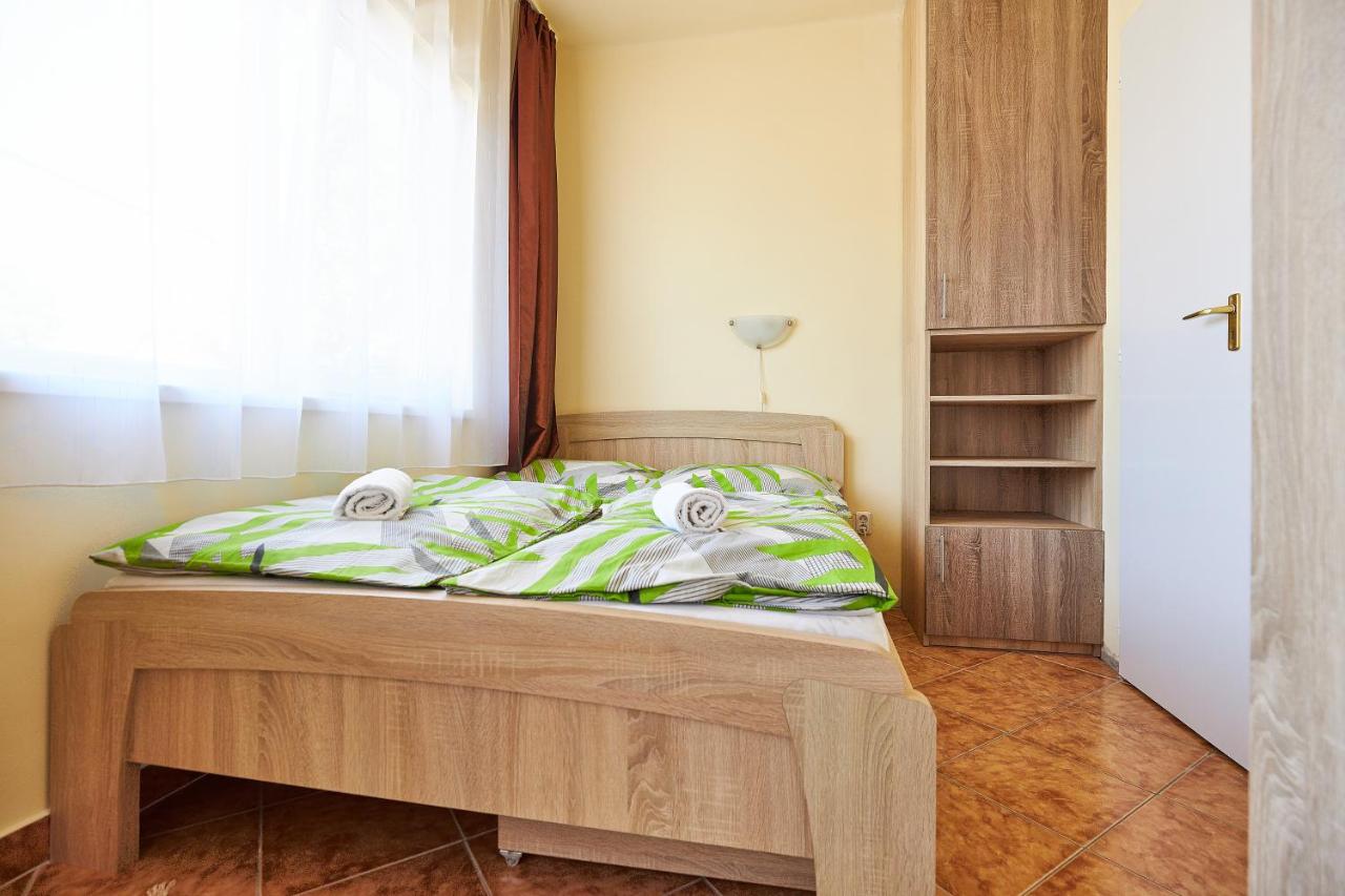 Apartment (2 Adults + 1 Child)