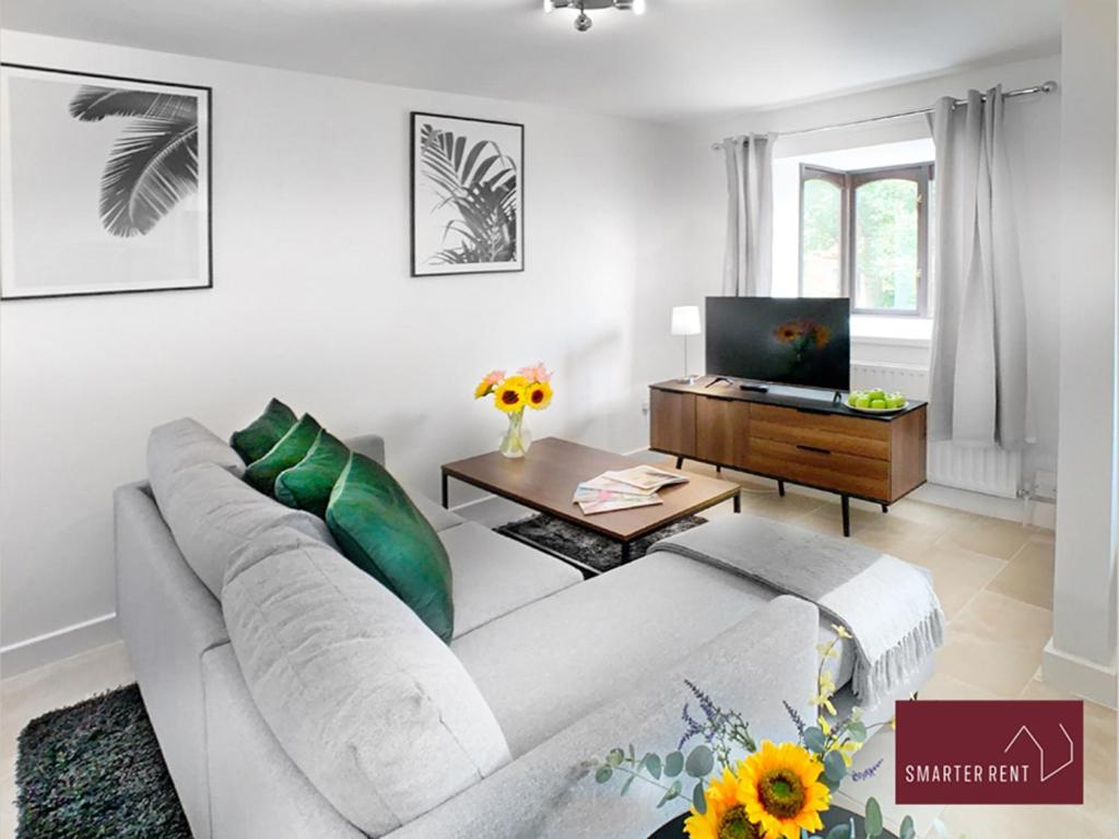 Hitchin - St Anne's - 2 bed coach house & Parking - B&B