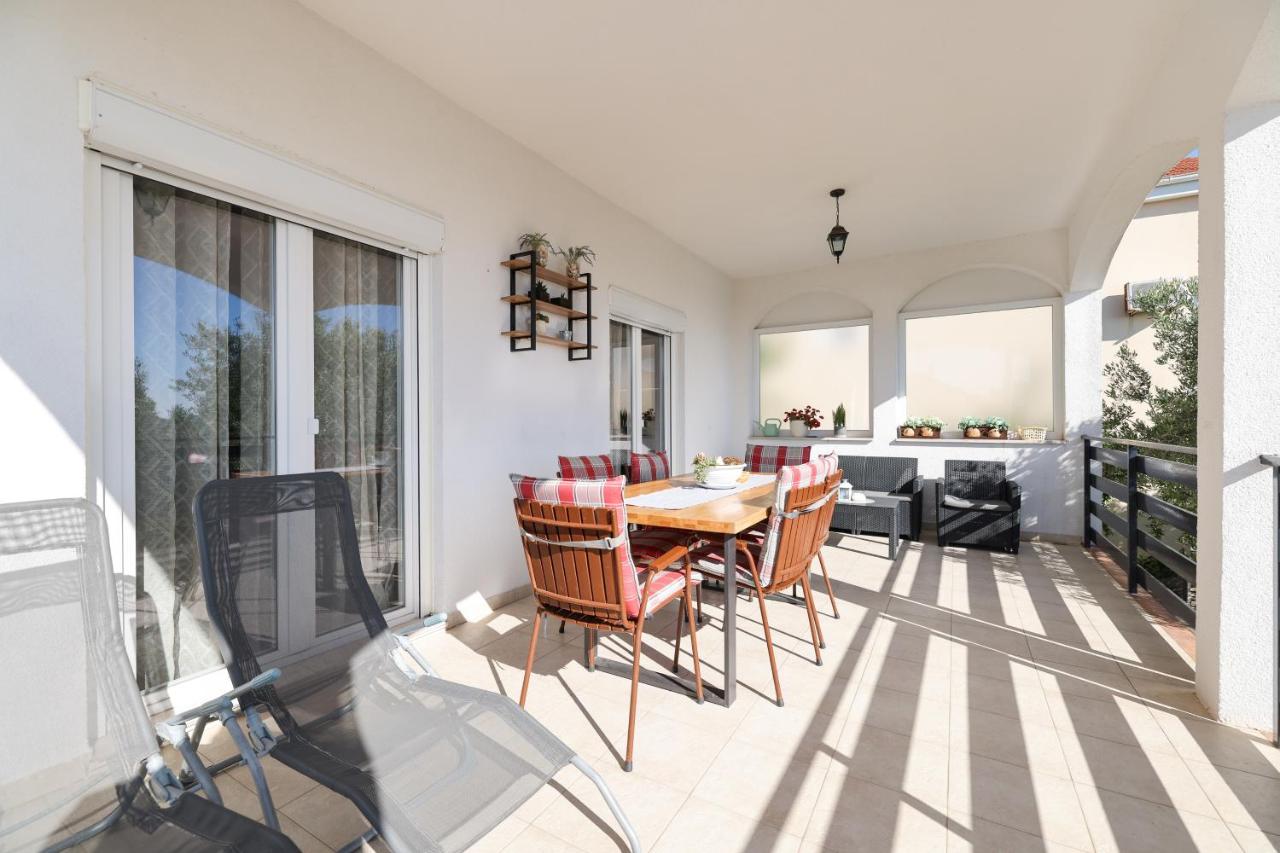 Apartment Pantalon, big terrace and free parking - Ferienwohnung Zadar