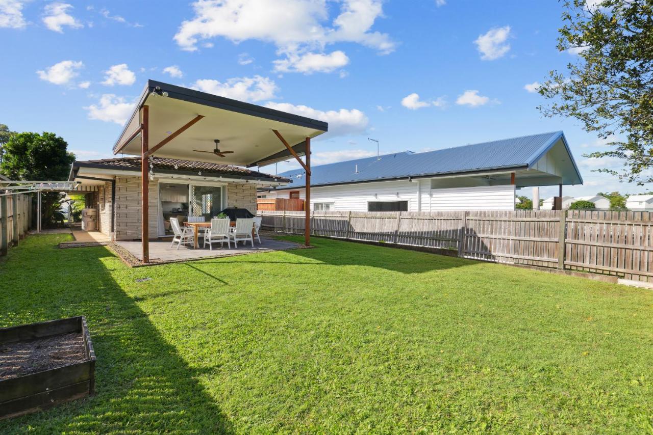 B&B Brisbane - Charming 2-Bed Home with Spacious Backyard & BBQ - Bed and Breakfast Brisbane