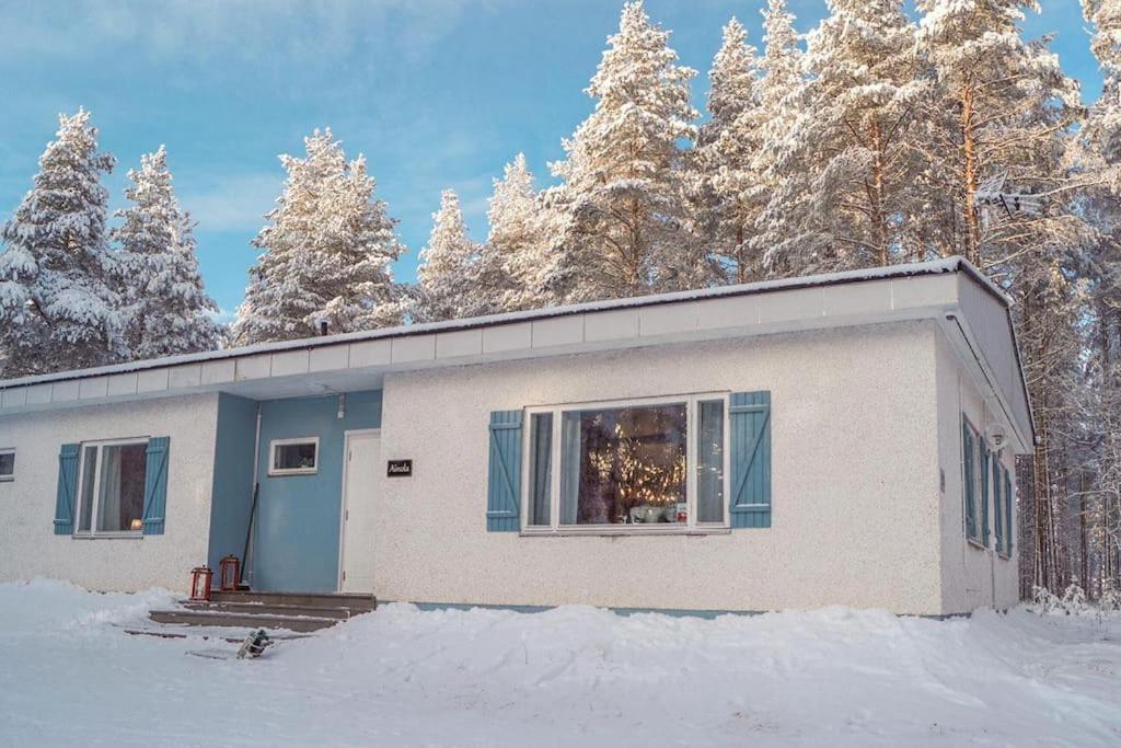 Villa Ainola - A Private Lakefront Getaway, Less Than an Hour from Rovaniemi - B&B