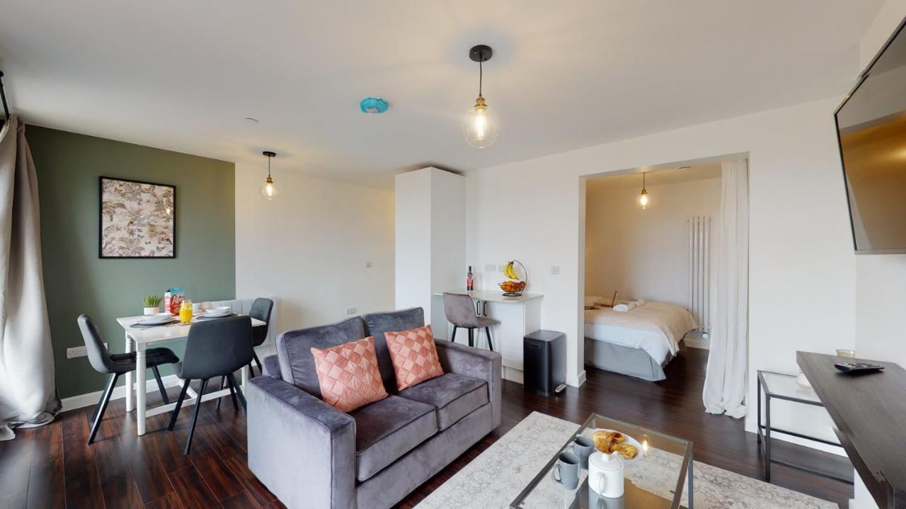 B&B Newport (Wales) - Stylish Studio Apartment with Peloton - Bed and Breakfast Newport (Wales)