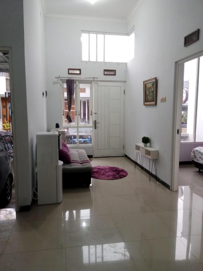 B&B Batu - Villa Puspita syariah III - Bed and Breakfast Batu