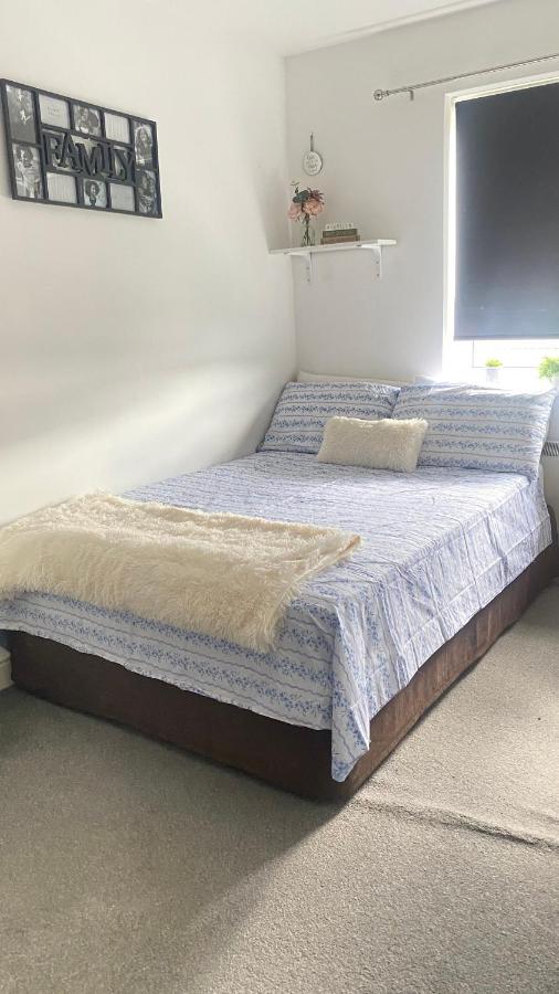 Nice room on the friendly flat - B&B
