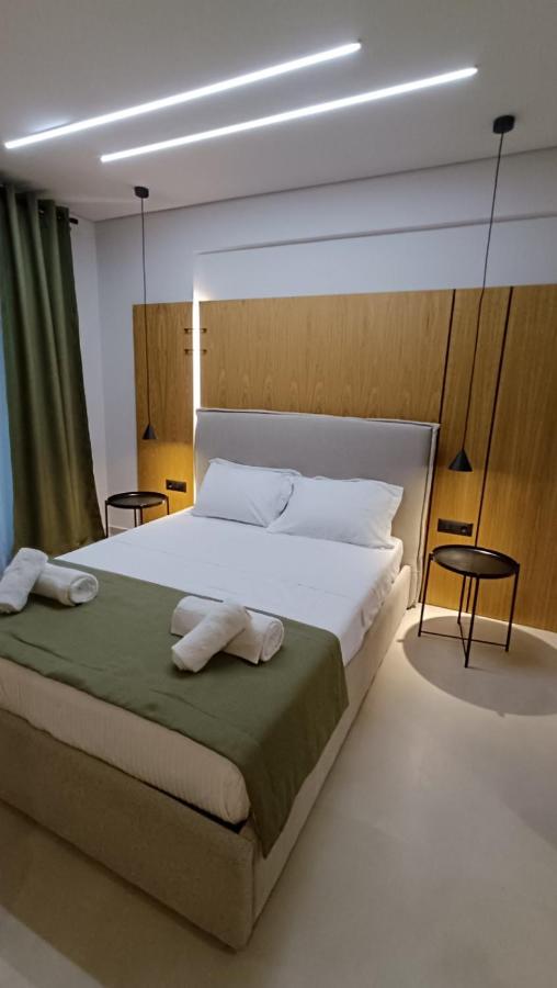 Deluxe Double Room (2 Adults + 1 Child)