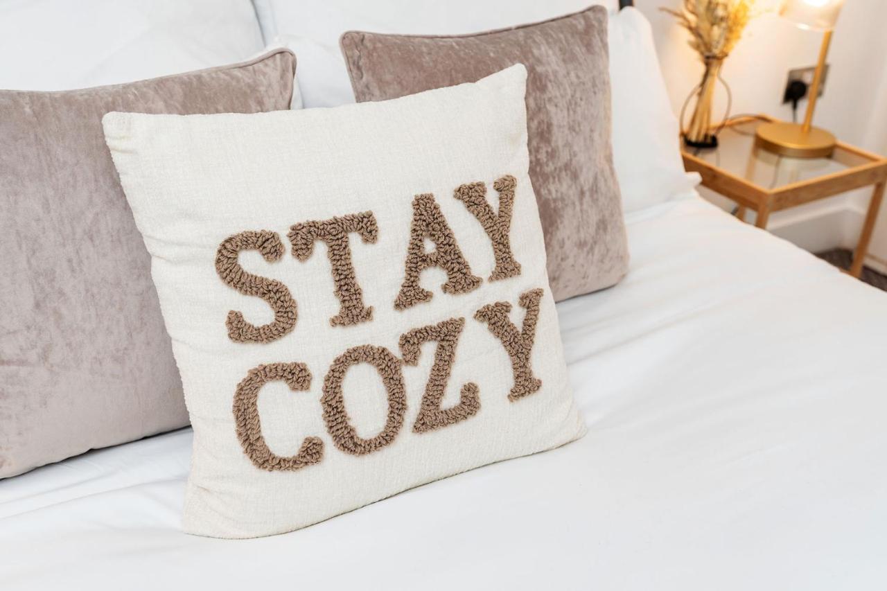 Exclusive Apartment - Free Parking -WiFi Netflix- Juliet Balcony -Fully Equipped for Extended Stays - Chambres d'hôtes Leeds