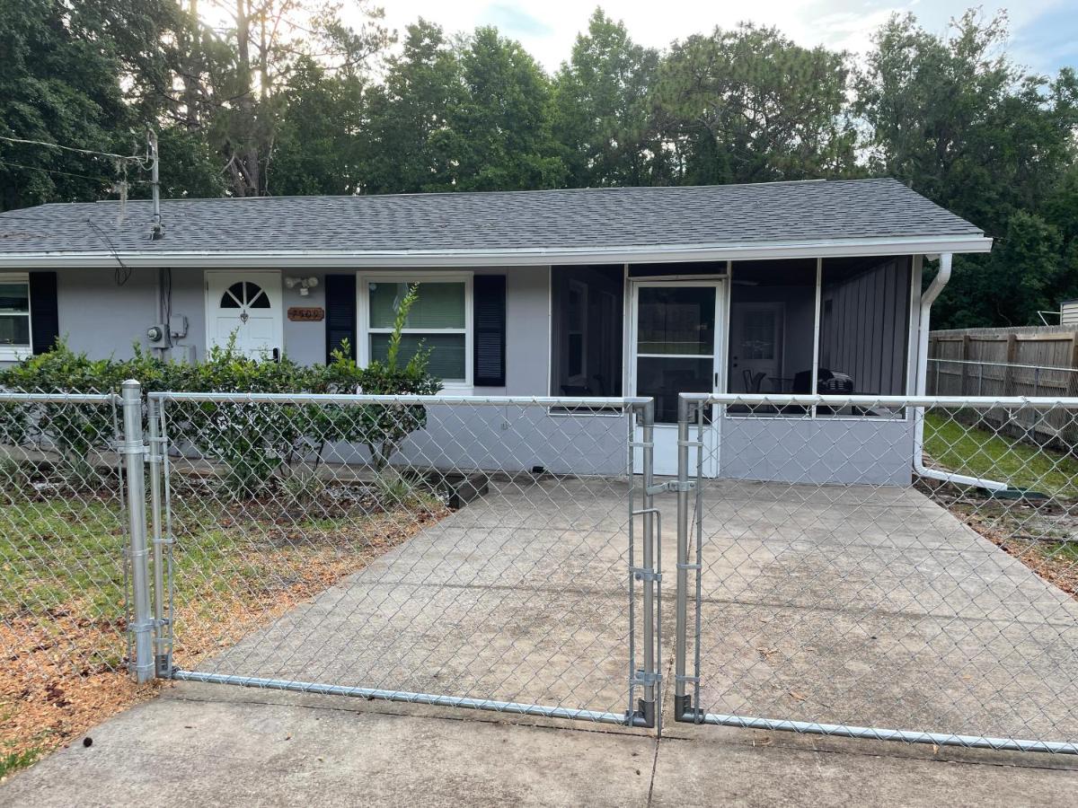Chazz Doorway Duplex - Bed and Breakfast Homosassa