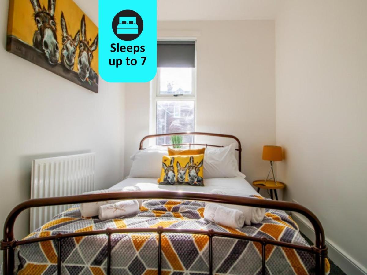 B&B South Shields - Lovely 3BR Flat in the Heart of South Shields - Bed and Breakfast South Shields