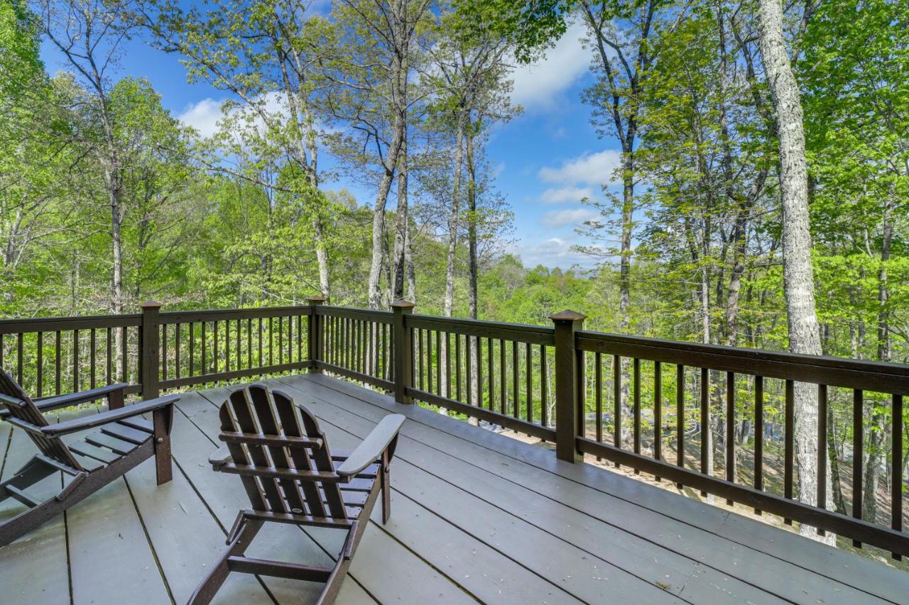 Hot Tub and Fire Pit Secluded Gem in Franklin - B&B