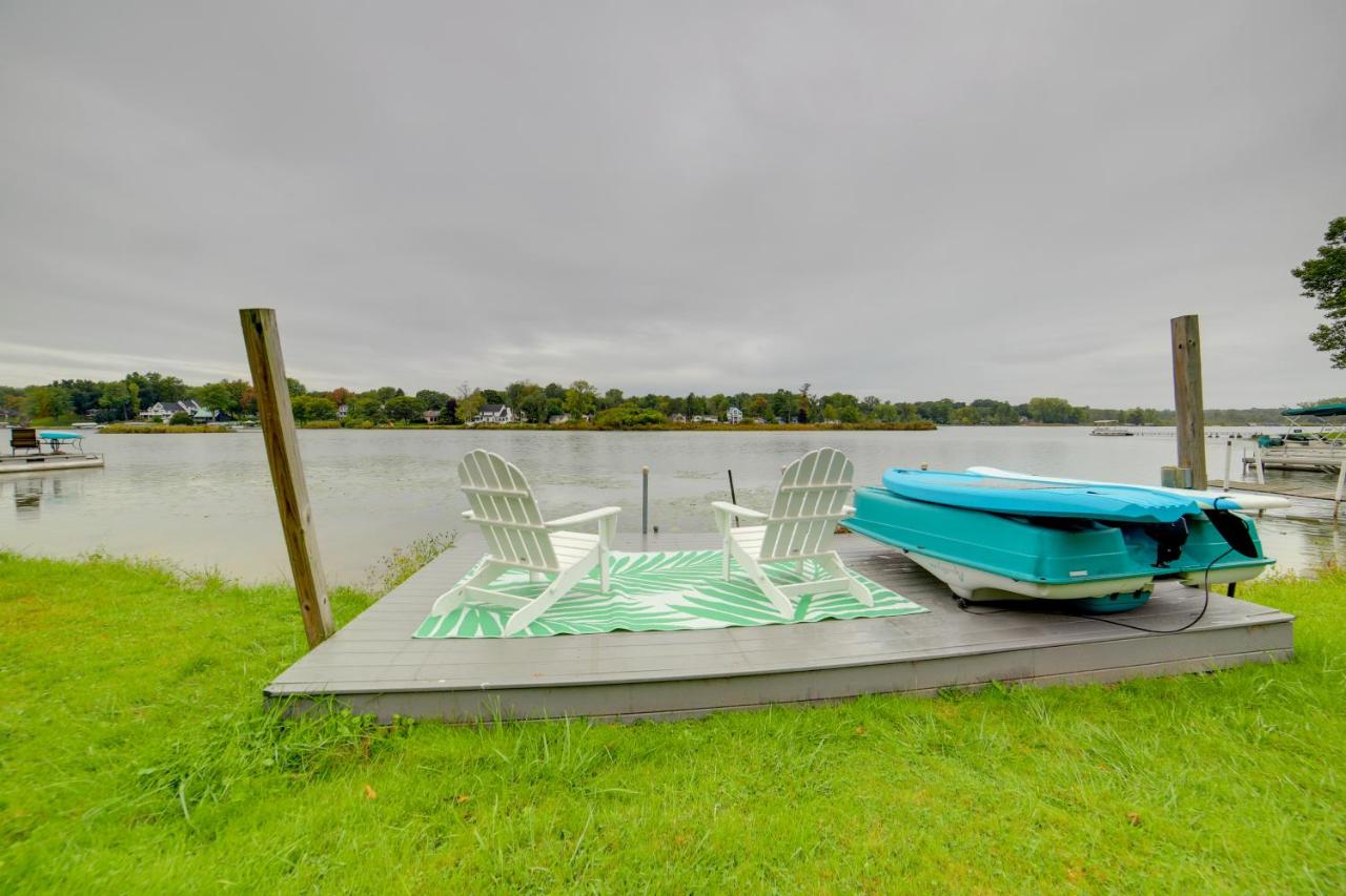 Homey Lakefront Escape with Boat Dock, Fire Pit - B&B