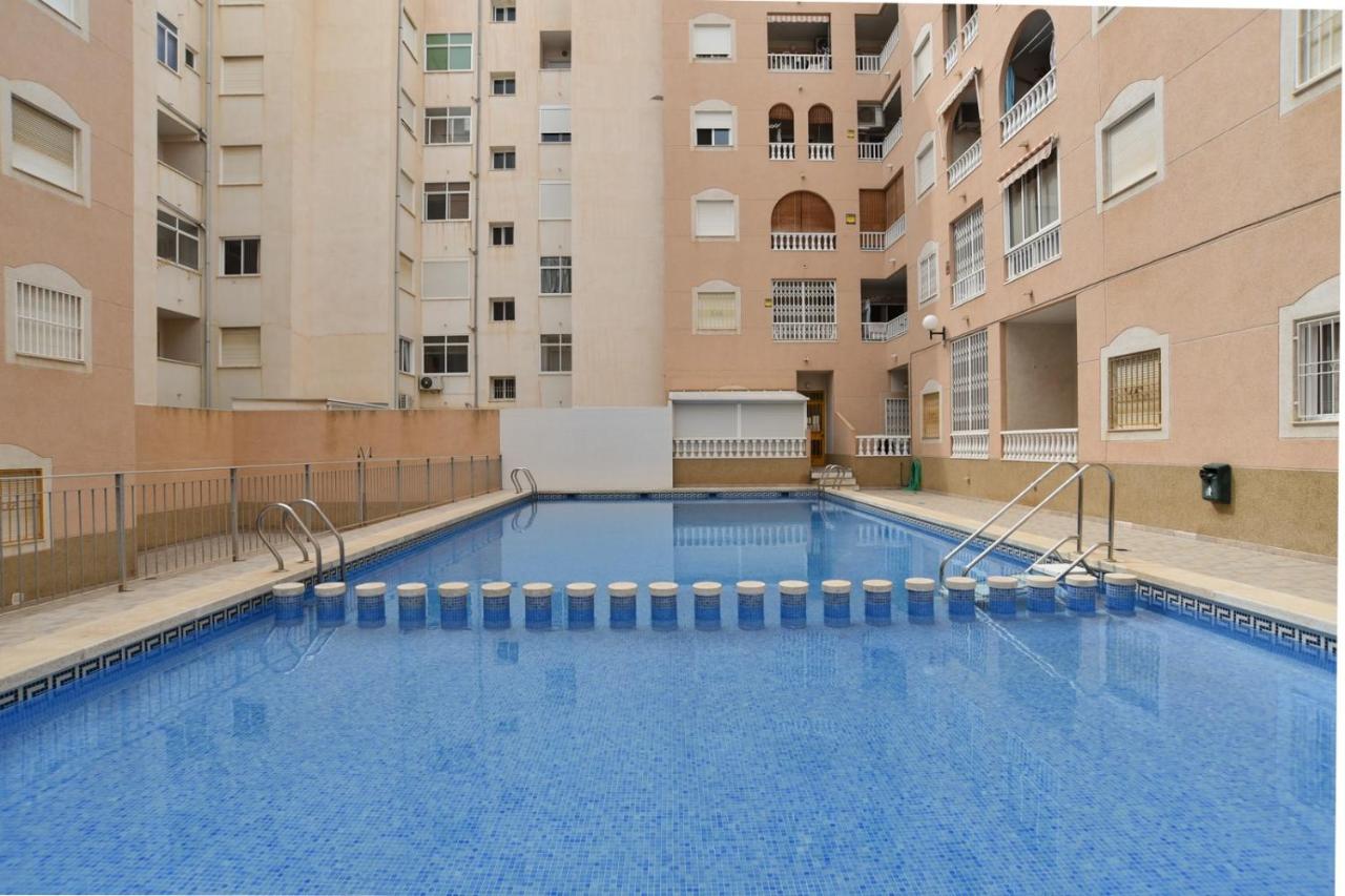 Atico con 2 dormitorios garaje y piscina - B&B Torrevieja