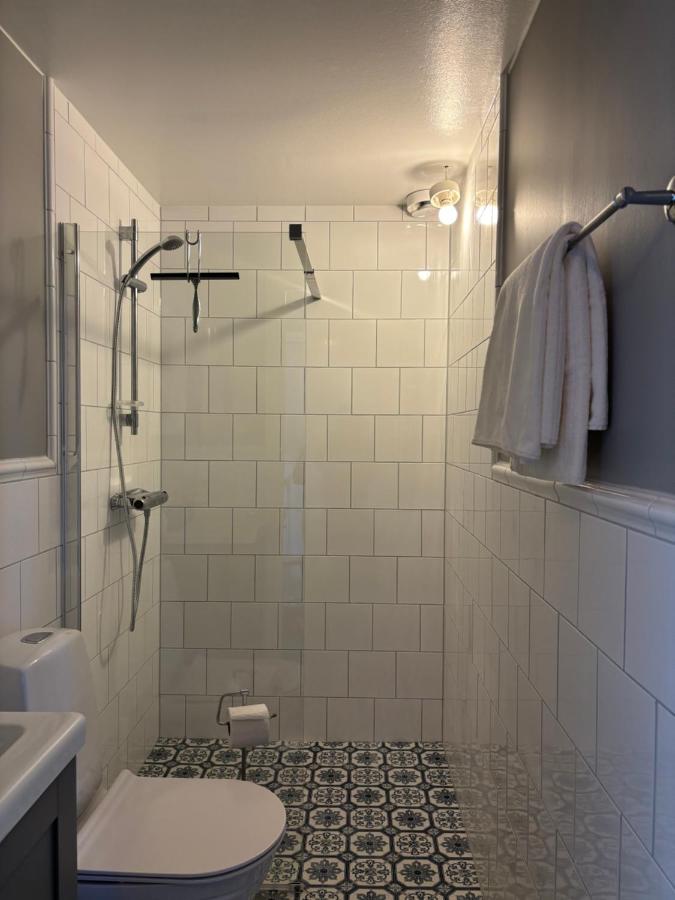 Gästhus i gårdsmiljö - Chambres d’hôtes