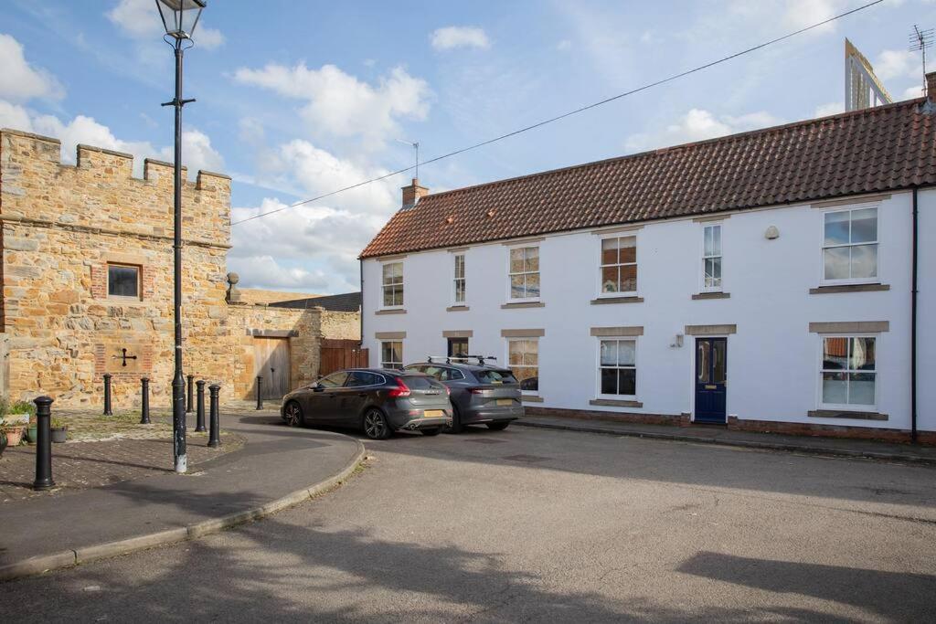 Sheriffs Tower Cottage - West - B&B