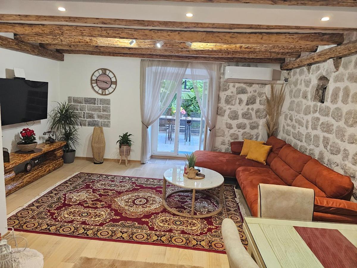 B&B Kotor - Holiday Home Nautica - Bed and Breakfast Kotor