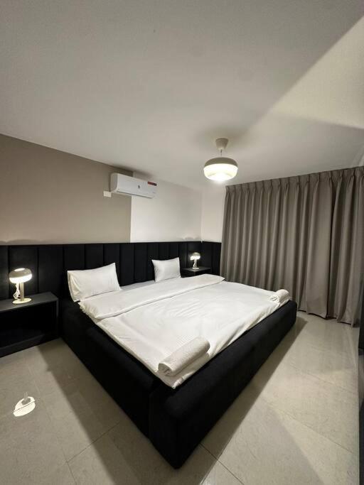 Stylish Luxe Apartment F/R 0005 - B&B