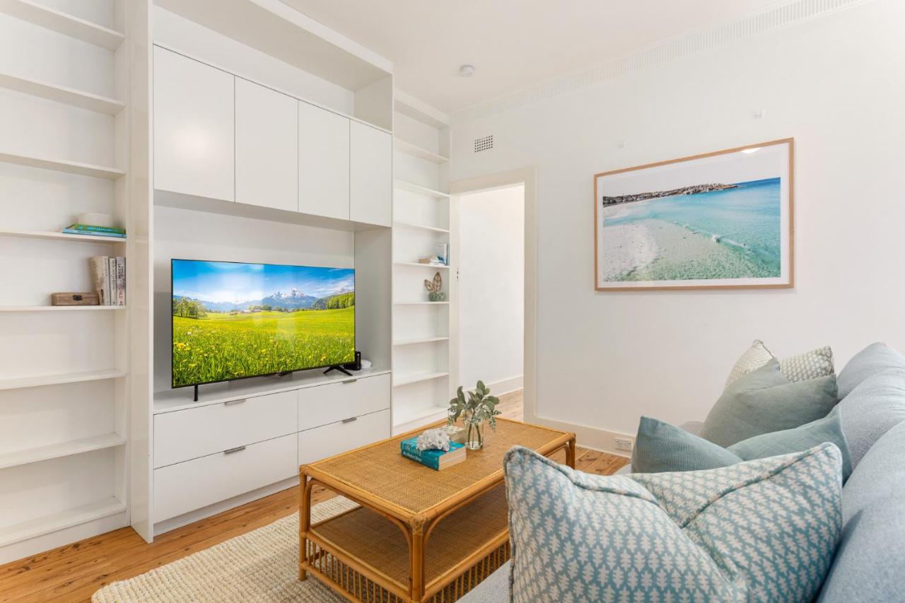 B&B Sydney - Beachside Living in Modern 2 bedroom Apartment - Bed and Breakfast Sydney