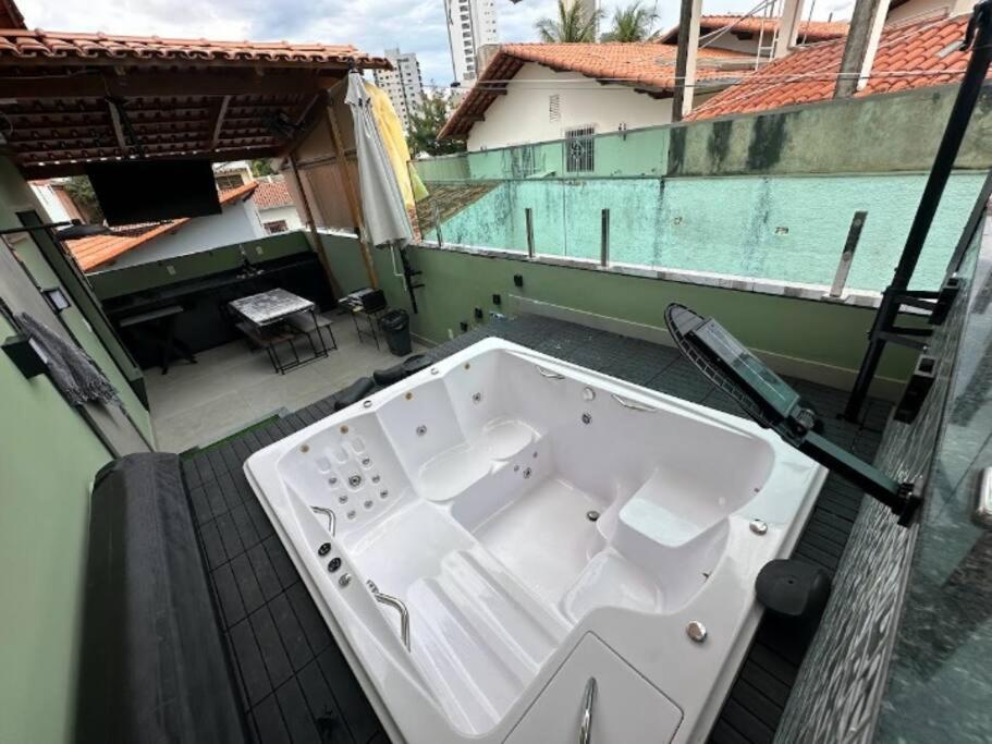 Casa central ampla e moderna c/ Jacuzzi - B&B Montes Claros