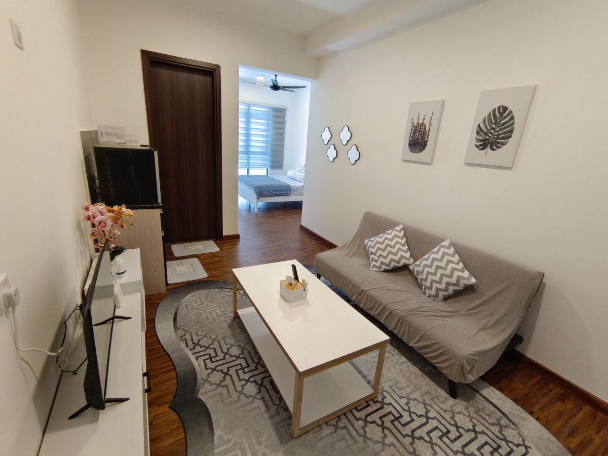 One-Bedroom Apartment with Pool View