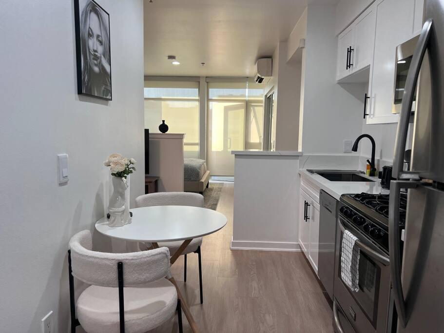 Fortuna-Seaside Retreat in Santa Monica, steps to the beach, free parking - B&B