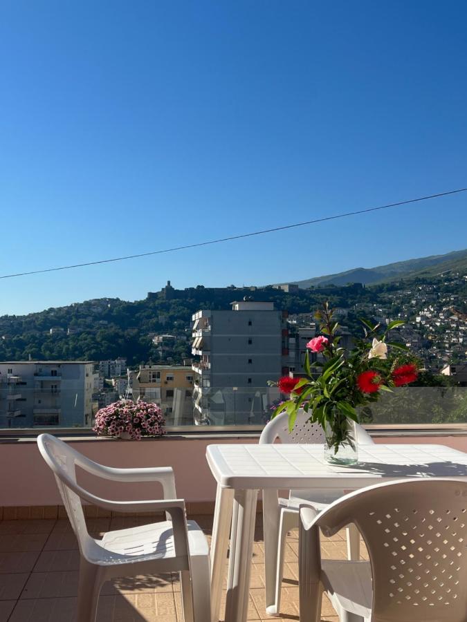 B&B Gjirokastra - Flower Terrace Apartment - Bed and Breakfast Gjirokastra