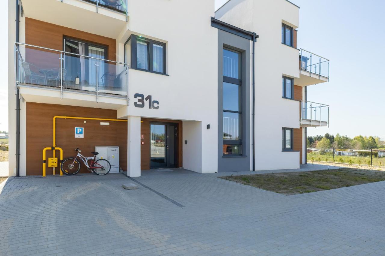 Nadmorski Apartament z Parkingiem w Ustroniu Morskim by Noclegi Renters - B&B