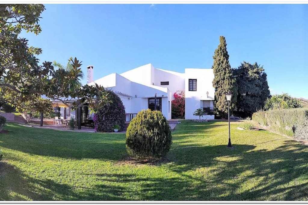 Cortijo alberca blanca beach - B&B Torre de Benagalbón