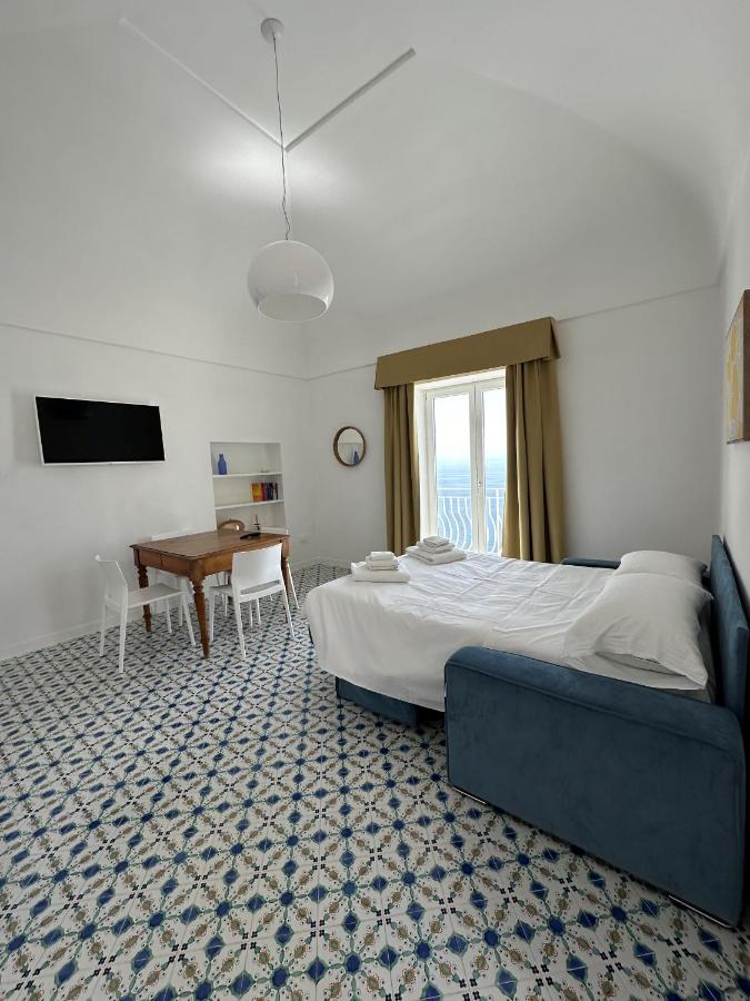 Apartment mit Balkon