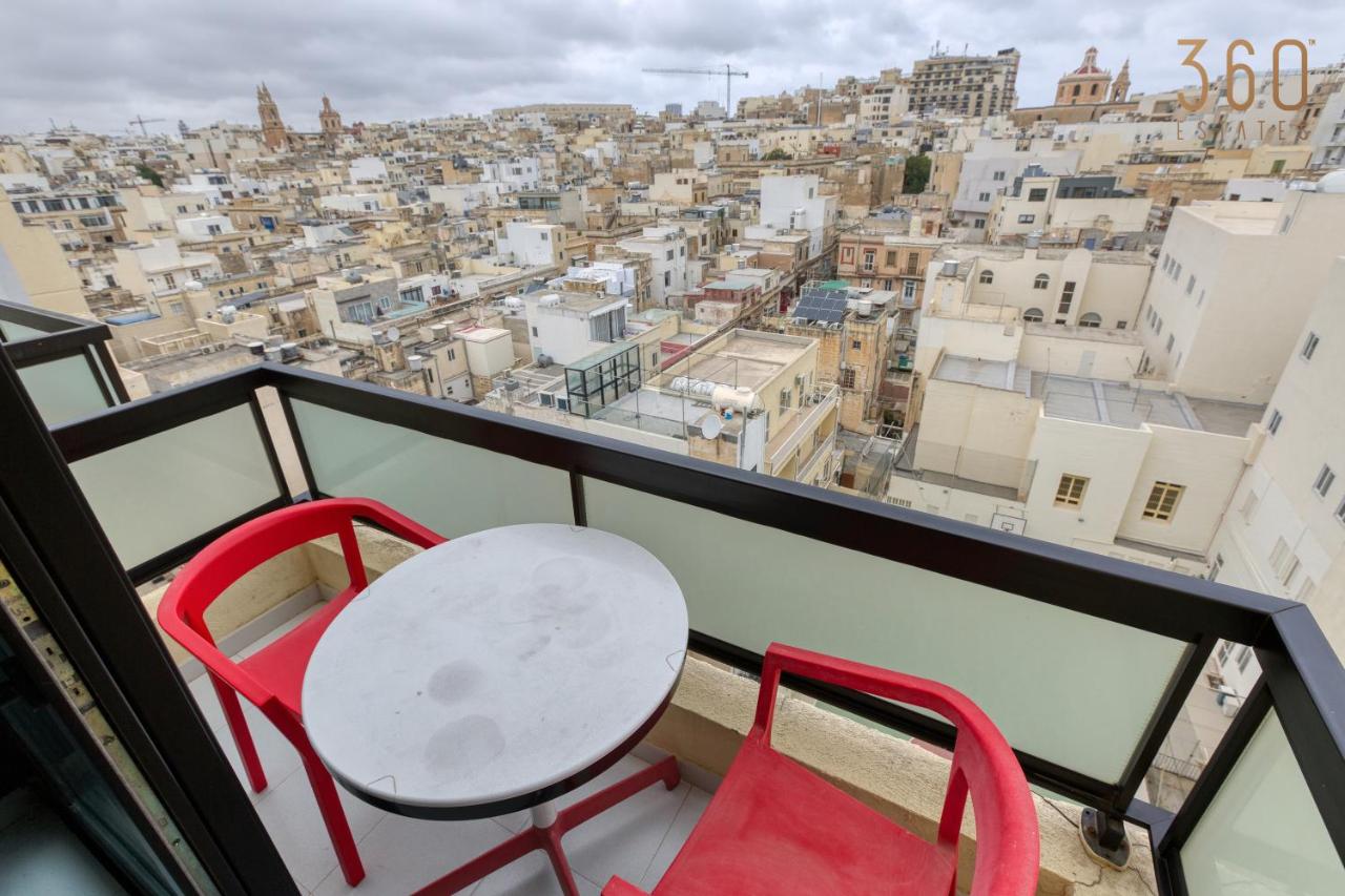 Beautiful, 3BR seafront home in Sliema Ferries by 360 Estates - Chambres d’hôtes Sliema