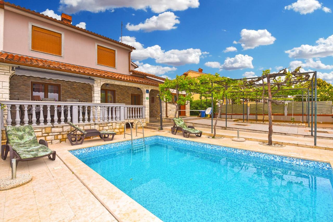 Holiday house Veli Vrh 2322 - B&B Pula