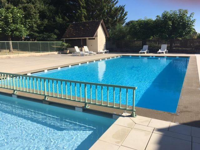 Bel appartement avec piscine - B&B