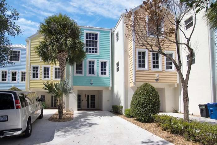 Vacay Vibes-2 Pools, Pickleball, Coffee Bar, 2 Jacuzzis, Food Truck - Bed and Breakfast