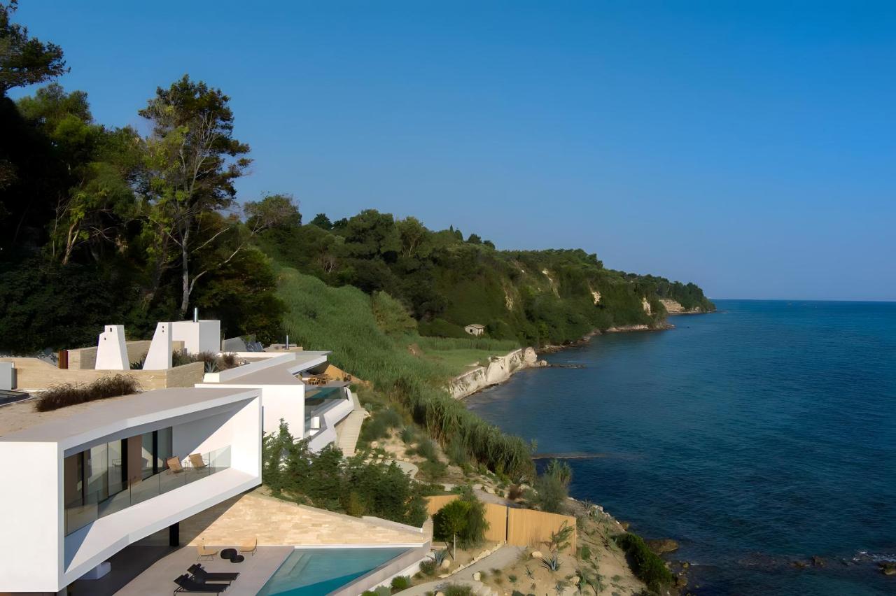 Opsis villas, A waterfront & architectural retreat - Ferienwohnung