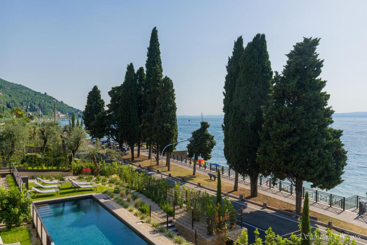 SalvatoreHomes - Luxurious Dreamview Waterfront Apartment in Torri del Benaco with Pool - Casa Azura - a 5 Star Luxury Collection at Lake Garda - B&B