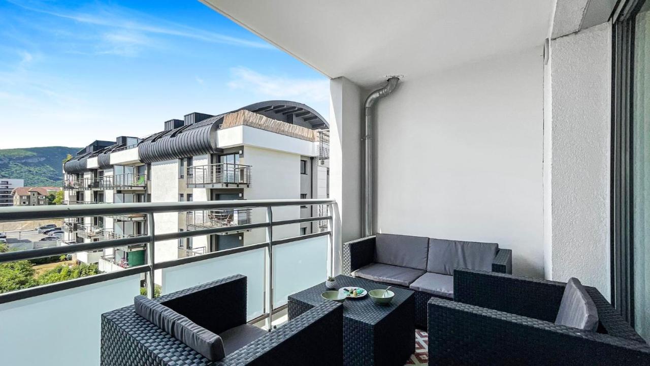 HOMEY CHLOE - New - Parking gratuit - Balcon privé - Proche Genève - B&B