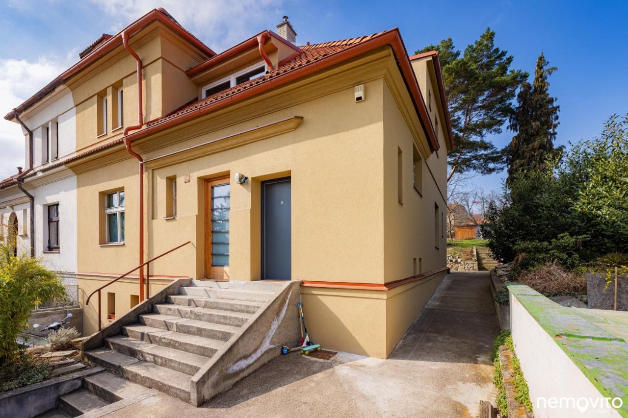 Family Friendly Spacious Two Floor B&B Prague - Bed and Breakfast