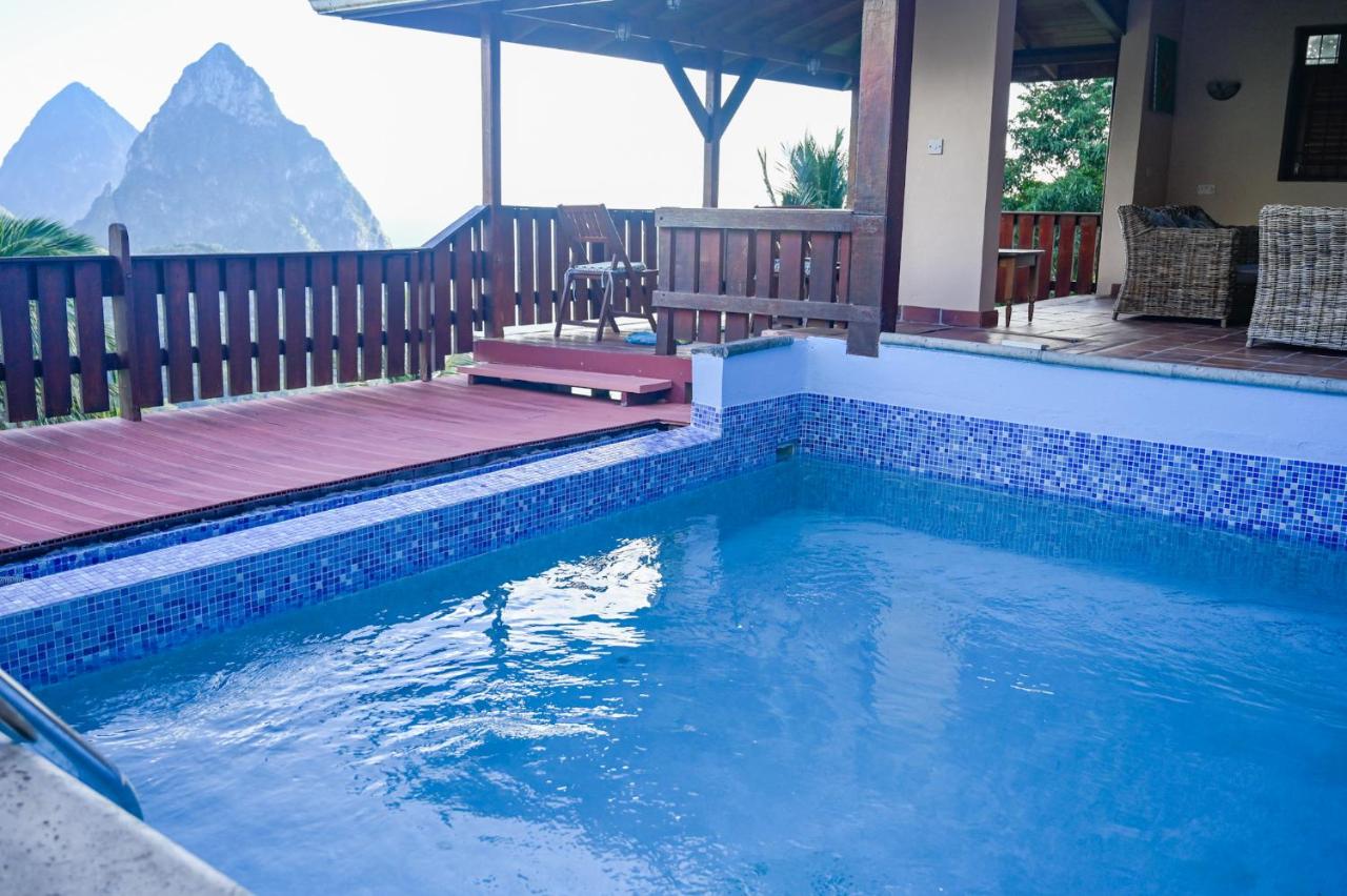 Piton Villa Deck - B&B