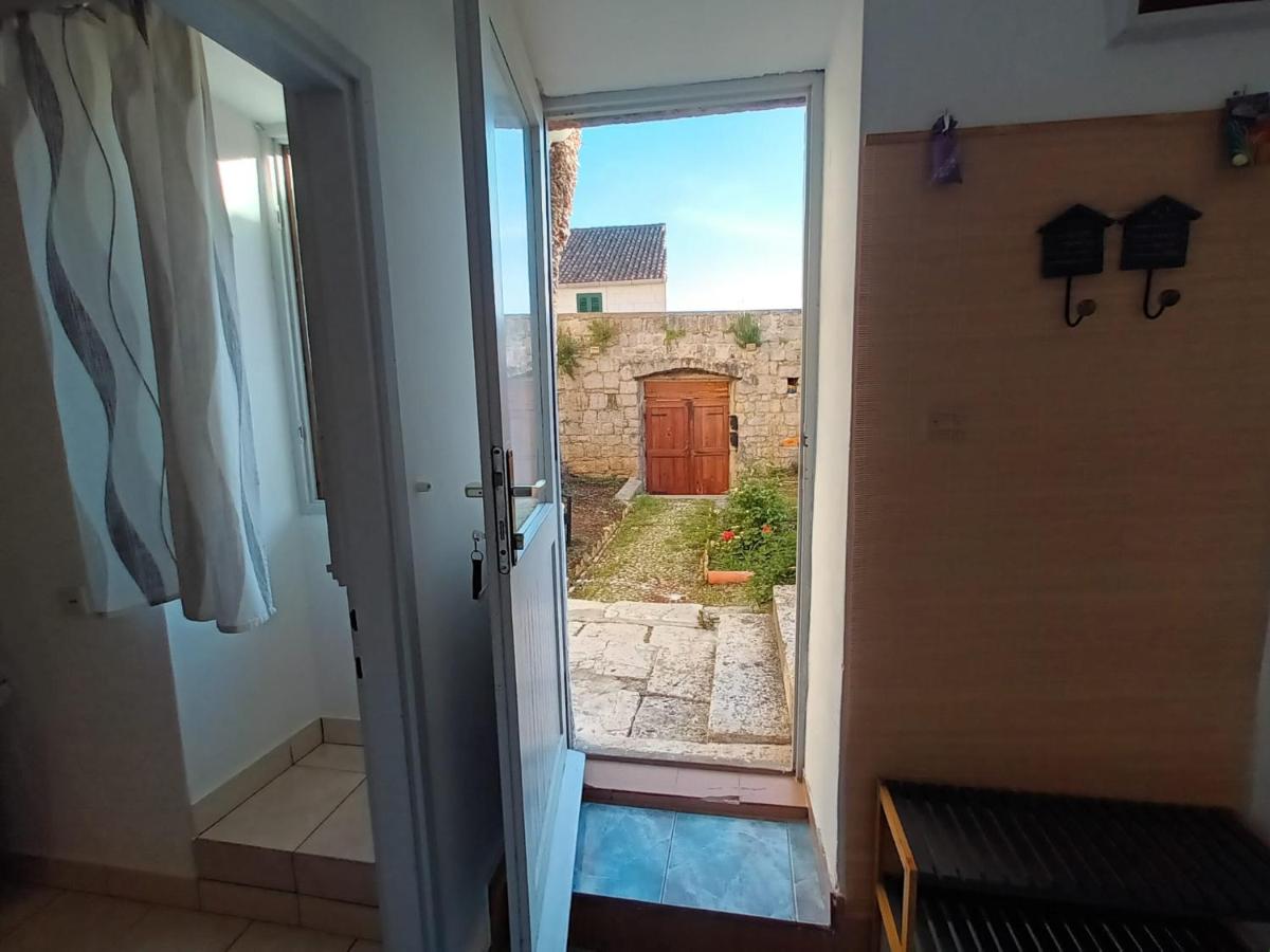 Apartman Burte, Komiža - Bed and Breakfast