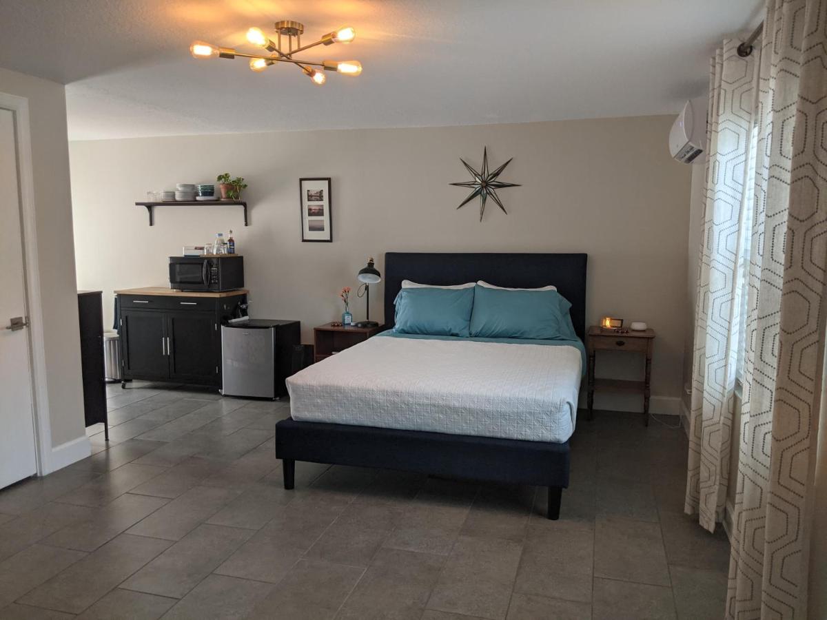 B&B Orlando - Private Access Suite in Family Home - Bed and Breakfast Orlando