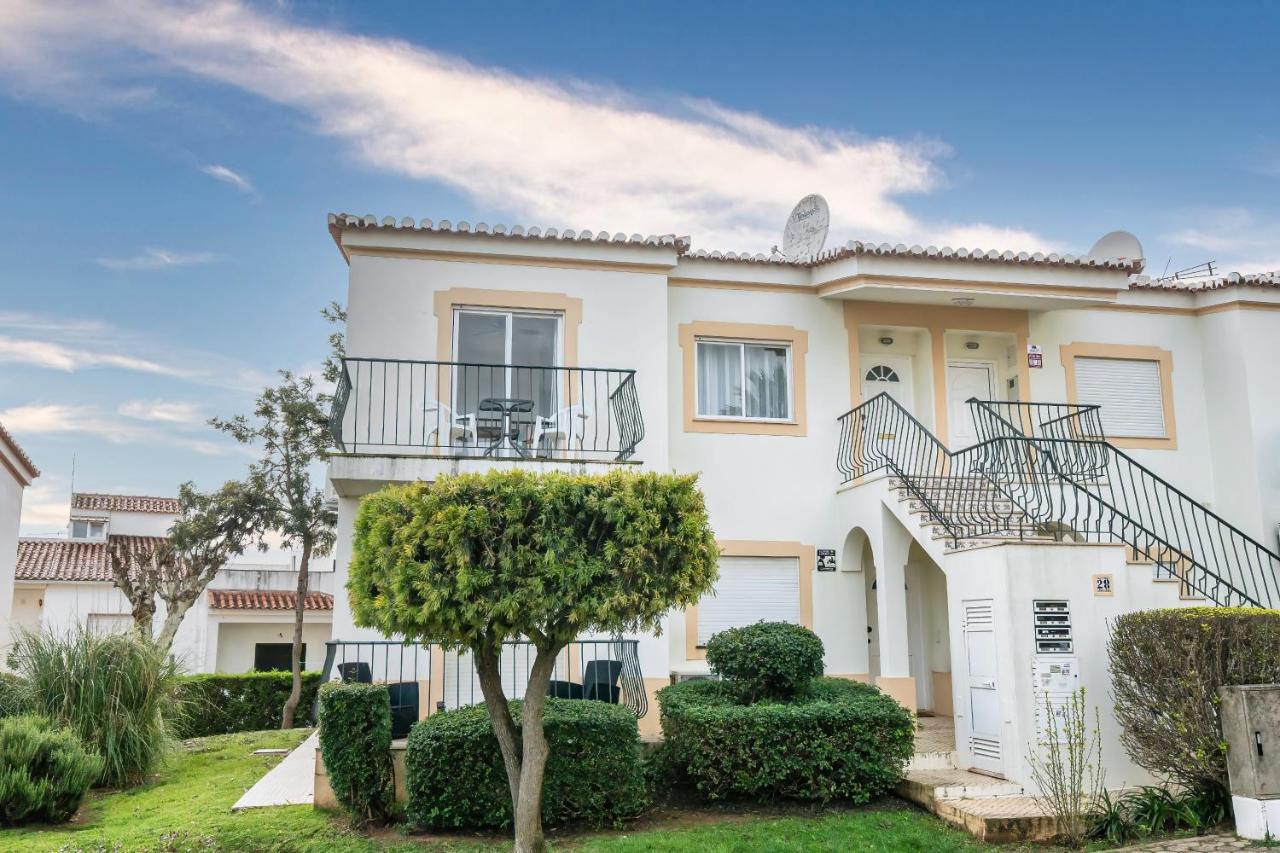 Oasis park 2 bedroom top floor Apartment AT72 - B&B Portimão