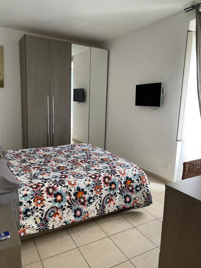 Appiolatino - Il Fenicottero - B&B Roma
