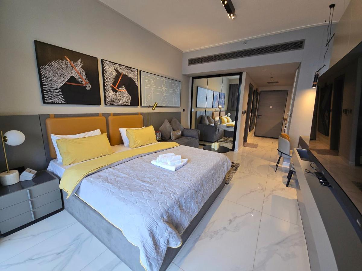Luxurious MAG318 Studio Apartment in Business Bay Downtown walking distance from Dubai Mall & Burj Khalifa - B&B