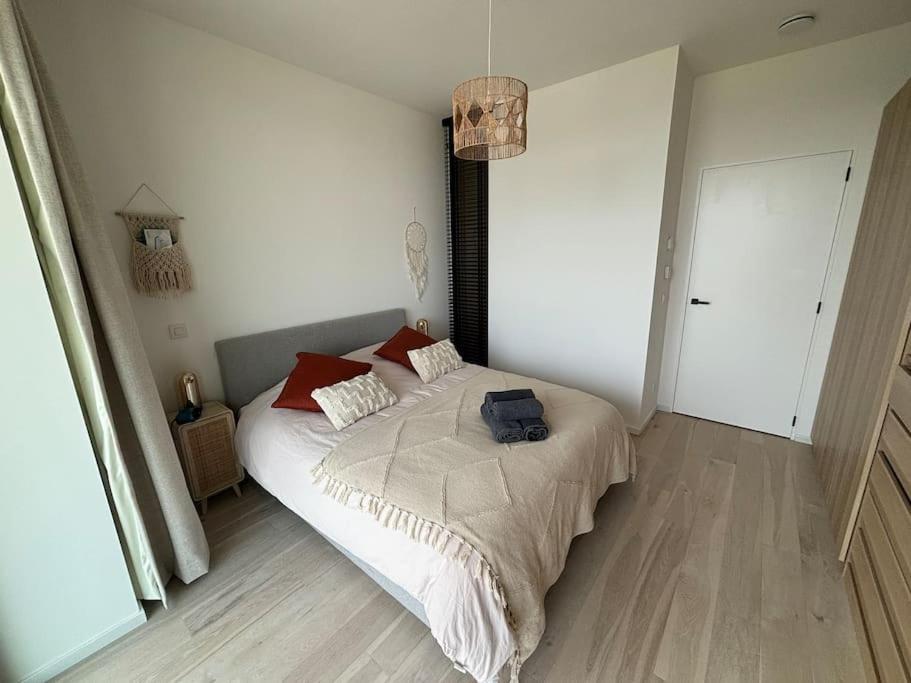 Enjoy the Belgian coast with indoor heated swimmingpool and fitness - Chambres d'hôtes Ostende