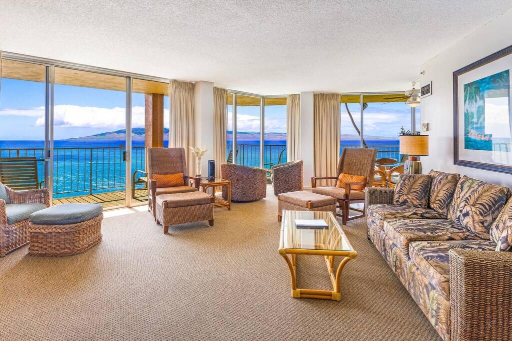 Royal Kahana 210- Prime oceanfront 2bedroom with huge wrap around lanai - B&B