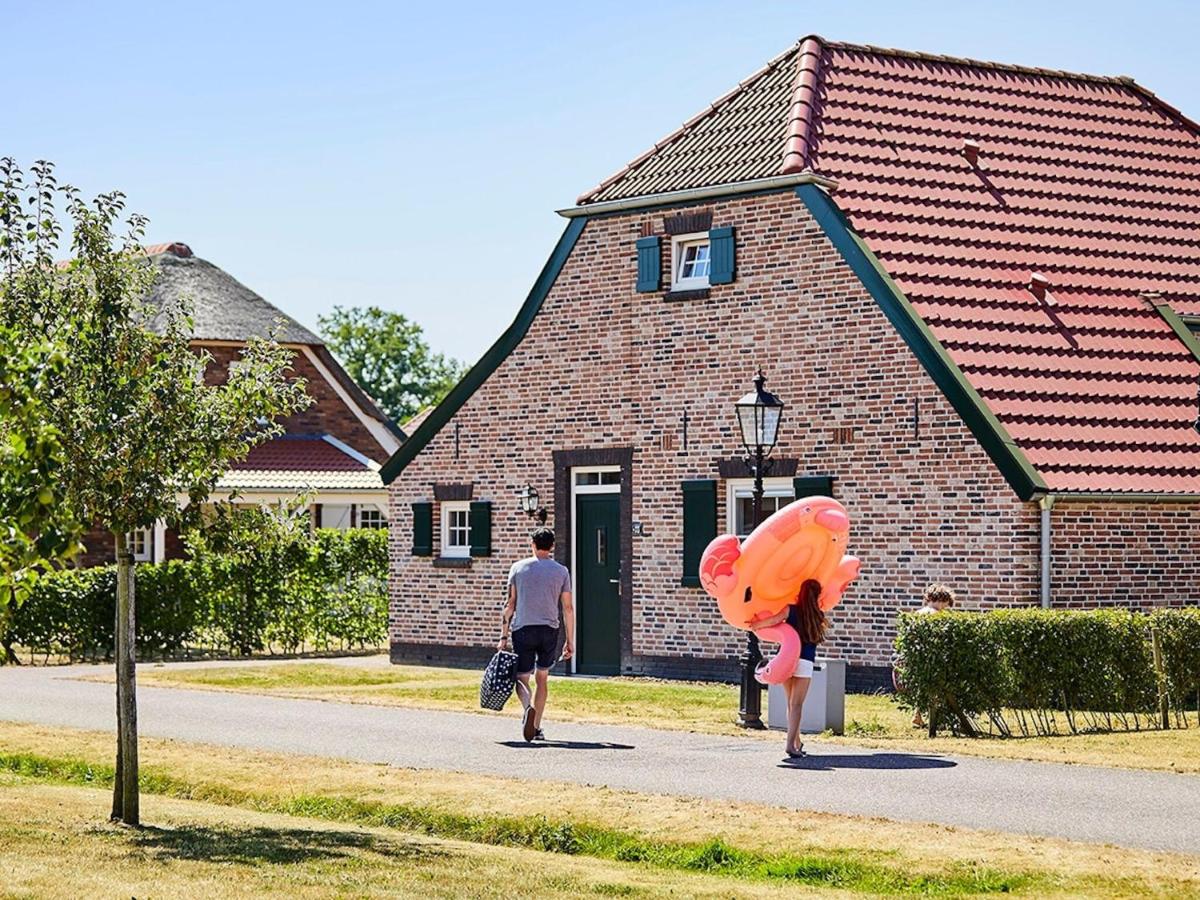 B&B Roggel - Nice farmhouse villa with PlayStation, in Limburg - Bed and Breakfast Roggel