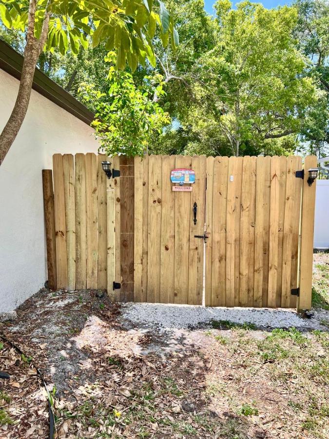 Garden Paradise RV Camper near Clearwater Beaches - Ferienwohnung Largo