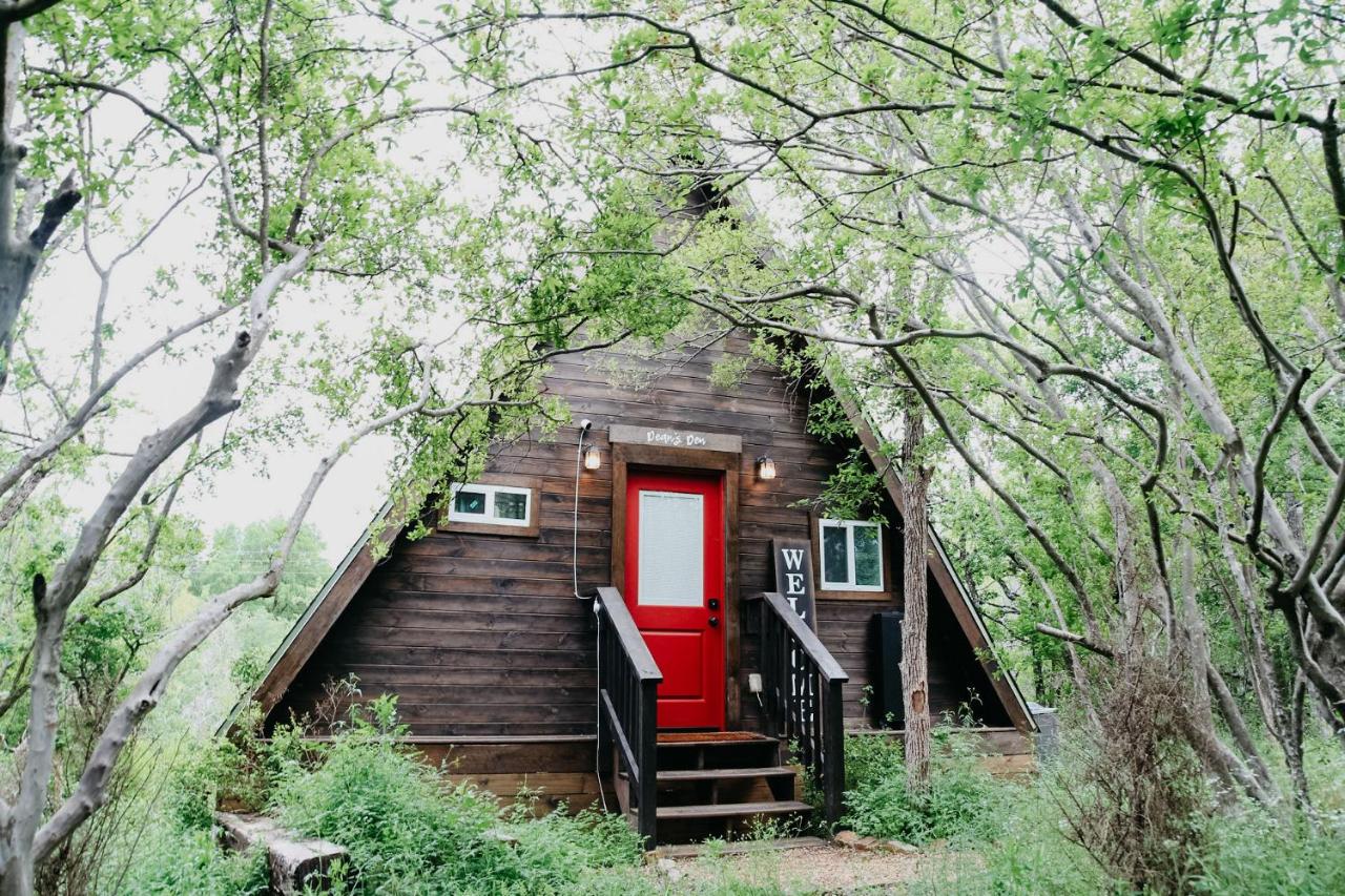 B&B New Braunfels - Dean's Den: Private Deck w/ Jacuzzi and a View - Bed and Breakfast New Braunfels