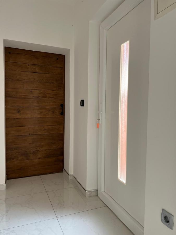 Marina Spacious Family Apartment - B&B Križišće