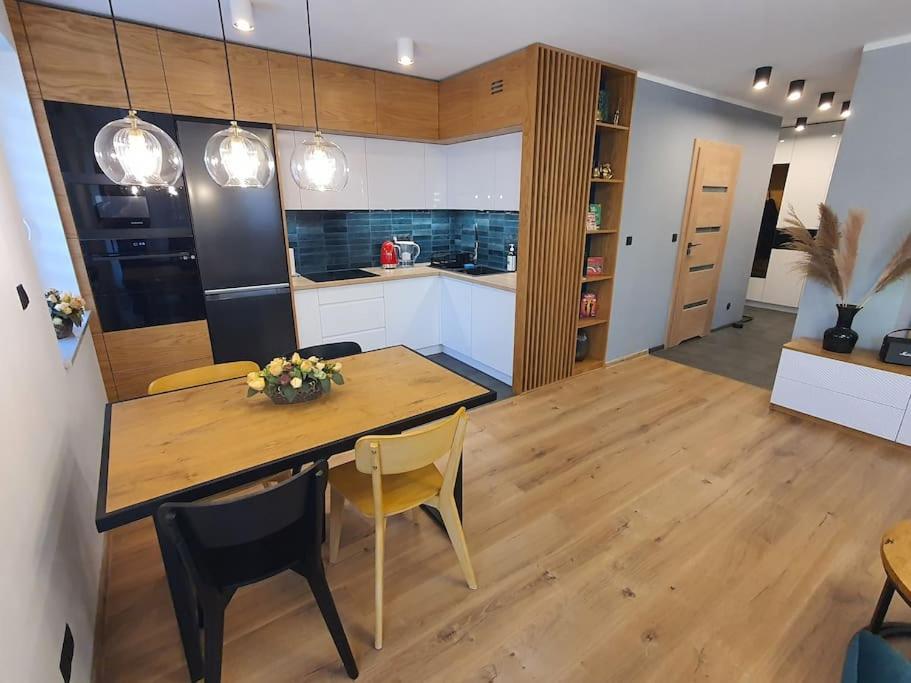 Faktura VAT Apartament przy Filmówce ogródek parking podziemny - Chambres d'hôtes Łódź