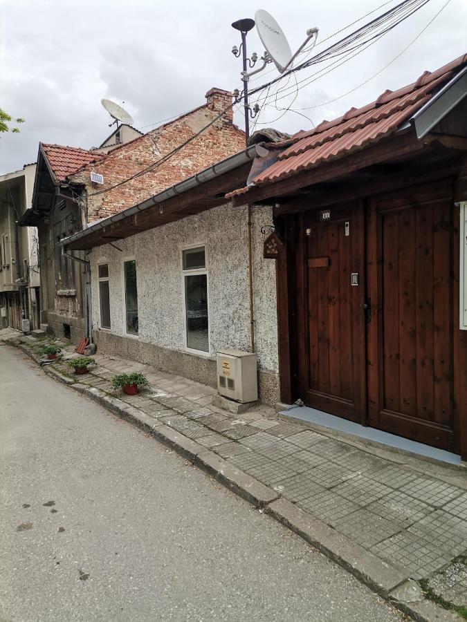Аврамов дом - етаж от къща - B&B